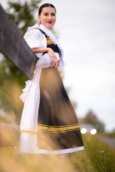 Folclore Eslovaco Menina Folclórica Eslovaca — Fotografia de Stock