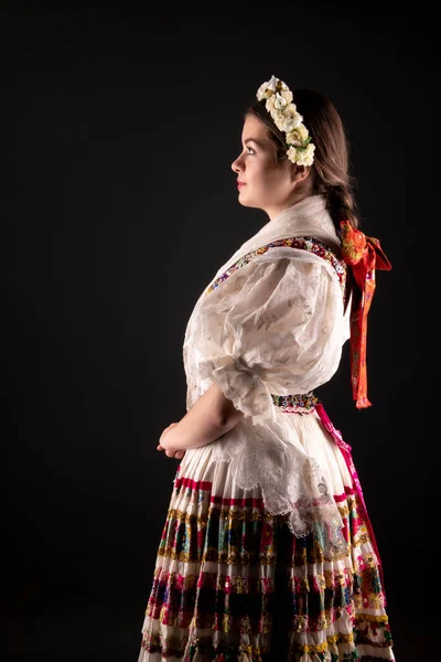 Jovem Bela Mulher Eslovaca Vestido Tradicional Folclore Eslovaco — Fotografia de Stock