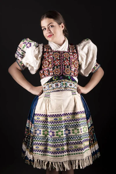 Ung Vacker Slogan Kvinna Traditionell Klänning Slovakiska Folklore — Stockfoto