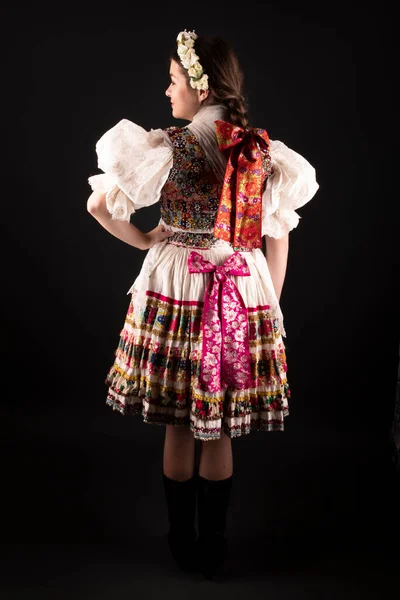 Fiatal Gyönyörű Szlovák Hagyományos Ruhában Szlovák Folklór — Stock Fotó