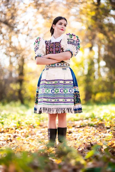 Jonge Mooie Slovak Vrouw Traditionele Jurk Slowaakse Folklore — Stockfoto