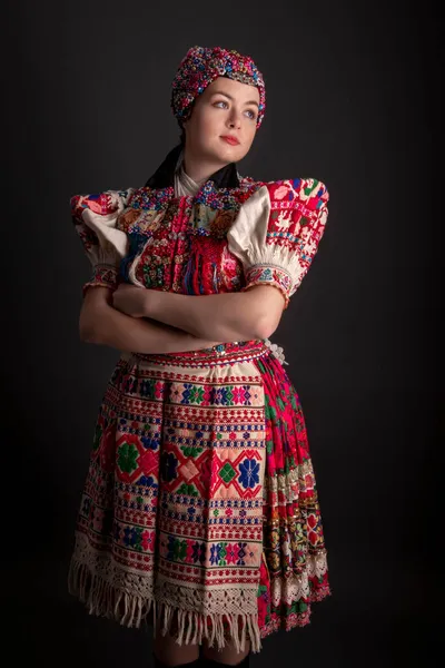 Jovem Bela Mulher Eslovaca Vestido Tradicional Folclore Eslovaco — Fotografia de Stock