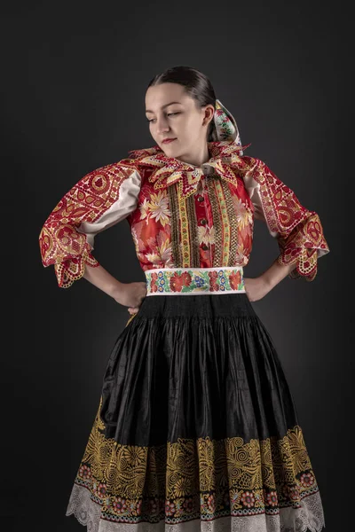 Jovem Bela Mulher Eslovaca Vestido Tradicional Folclore Eslovaco — Fotografia de Stock