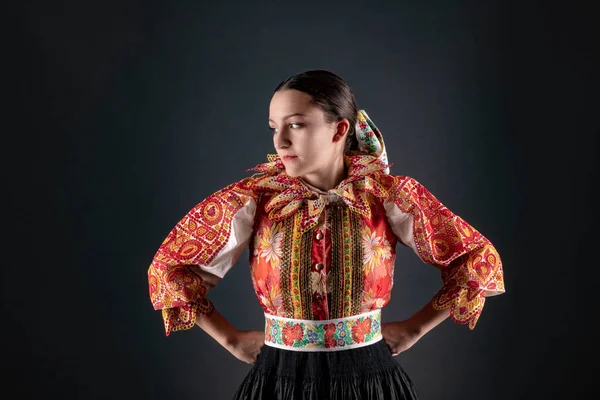 Jovem Bela Mulher Eslovaca Vestido Tradicional Folclore Eslovaco — Fotografia de Stock