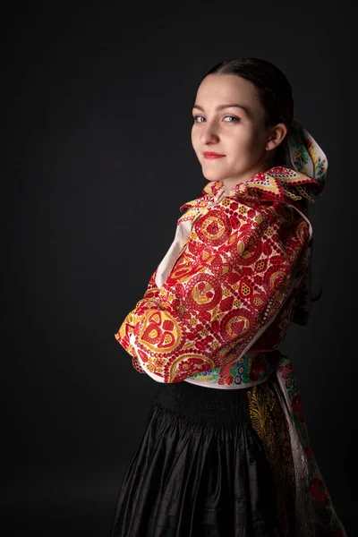 Jovem Bela Mulher Eslovaca Vestido Tradicional Folclore Eslovaco — Fotografia de Stock