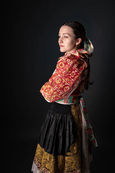 Jonge Mooie Slovak Vrouw Traditionele Jurk Slowaakse Folklore — Stockfoto