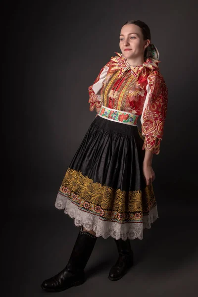 Jonge Mooie Slovak Vrouw Traditionele Jurk Slowaakse Folklore — Stockfoto