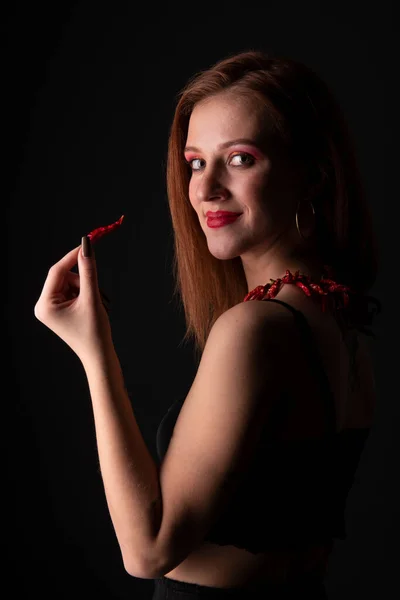 Young Woman Chili Pepper — Stock Photo, Image