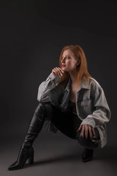 Portret Van Mooie Vrouw Rood Haar — Stockfoto