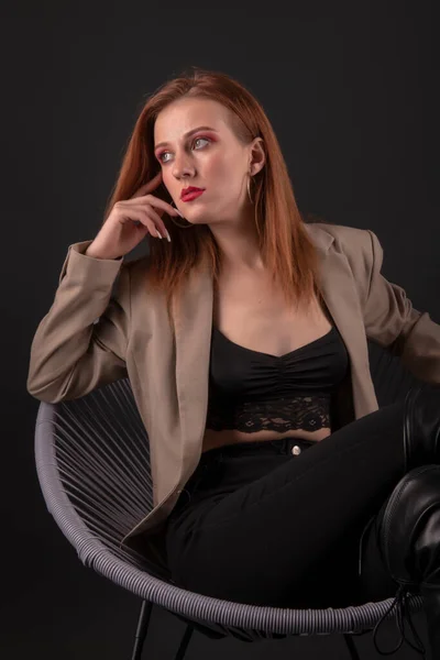 Porträt Der Hübschen Frau Rote Haare — Stockfoto