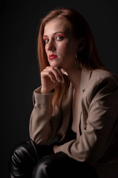 Portret Van Mooie Vrouw Rood Haar — Stockfoto