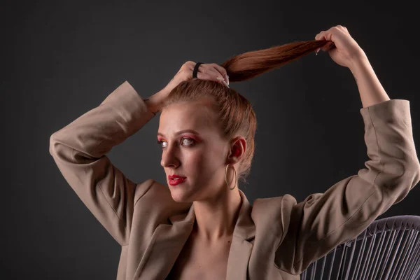 Portrait Jolie Femme Cheveux Roux — Photo