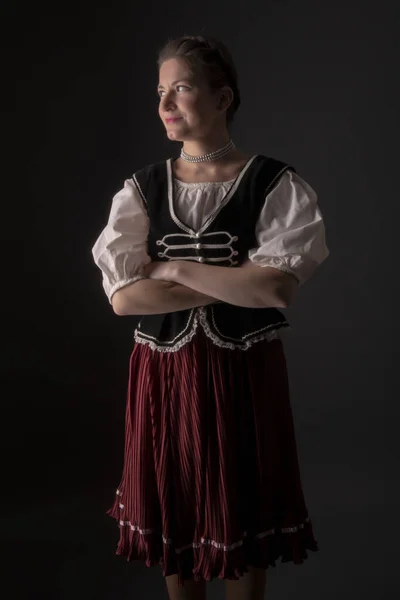 Портрет Молодой Женщины Красным Традиционным Баварским Ndl — стоковое фото