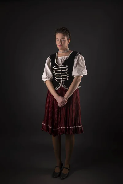 Jeune Belle Femme Slovaque Portant Une Robe Traditionnelle Folklore Slovaque — Photo