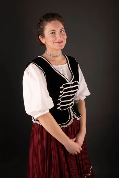 Piękna Kobieta Tradycyjną Polską Sukienką — Zdjęcie stockowe