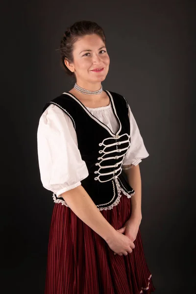 Belle Femme Avec Robe Polonaise Traditionnelle — Photo