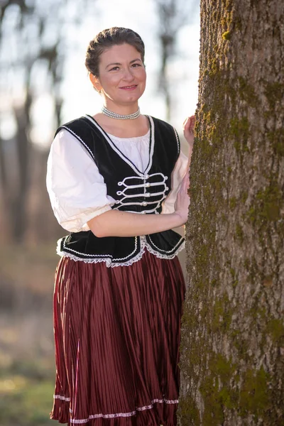 Mulher Vestindo Vestido Tradicional Com Traje Bávaro — Fotografia de Stock