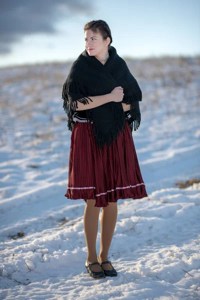 전통적인 러시아 드레스에서 소녀의 초상화 스톡 사진