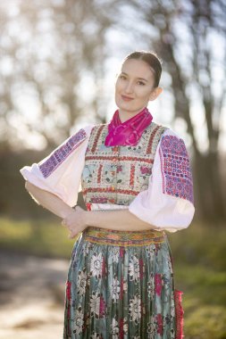 Slovak folkloru. Slovak halk kızı.