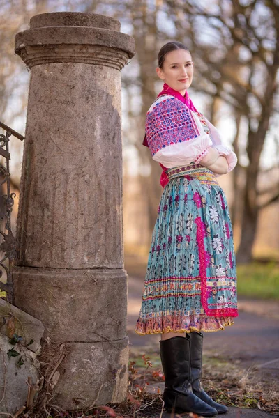 Vacker Kvinna Slogan Folklore Klänning — Stockfoto