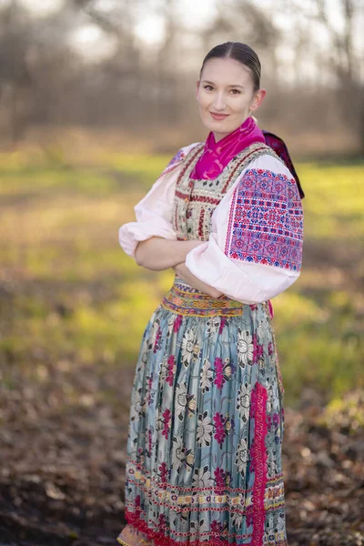 Belle Femme Robe Folklorique Slovaque — Photo