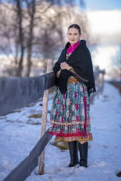 Vacker Kvinna Slogan Folklore Klänning — Stockfoto