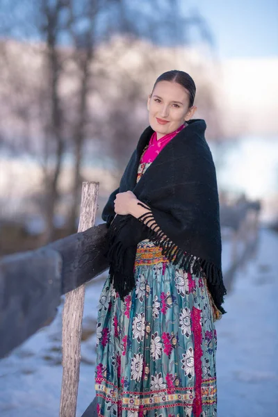 Mooie Vrouw Slovak Folklore Jurk — Stockfoto