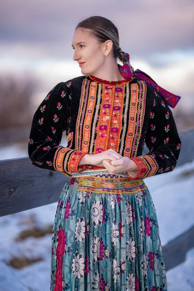 Gyönyörű Szlovák Folklór Ruhában — Stock Fotó