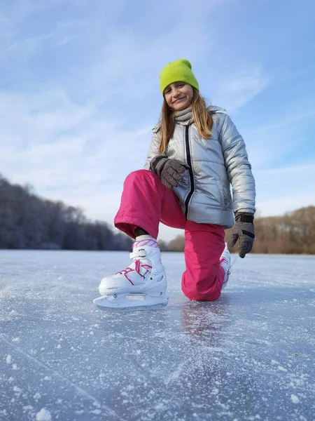 Adorable Little Girl Skating Ice Rink Outdoors — Stock Photo, Image