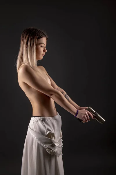 Gyönyörű Szexi Lány Holding Gun — Stock Fotó