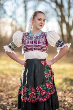 Slovak folkloru. Slovak halk kızı.