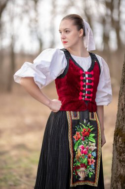 Slovak folkloru. Slovak halk kızı.