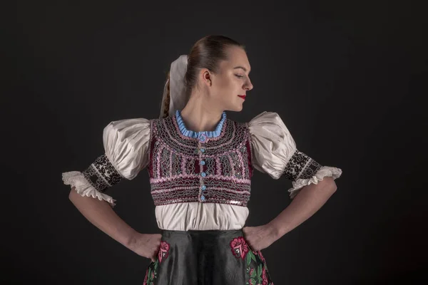 Joven Chica Hermosa Vestido Tradicional Folklore Eslovaco Chica Folklórica Eslovaca —  Fotos de Stock