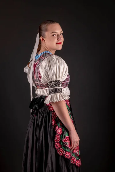 Menina Bonita Nova Vestido Tradicional Folclore Eslovaco Menina Folclórica Eslovaca — Fotografia de Stock