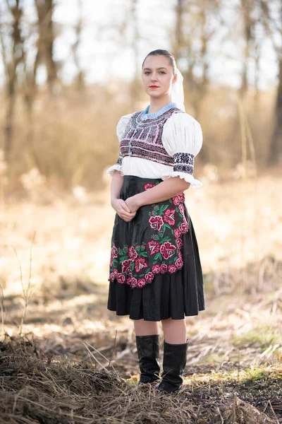 의상을 아름다운 슬로바키아 민간전승이다 슬로바키아 사람들의 — 스톡 사진