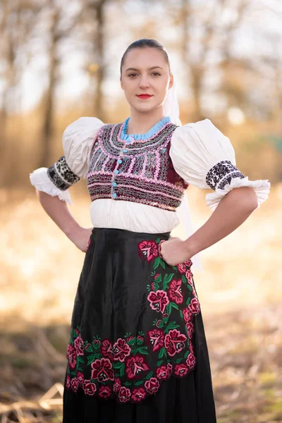 Joven Chica Hermosa Vestido Tradicional Folklore Eslovaco Chica Folklórica Eslovaca — Foto de Stock