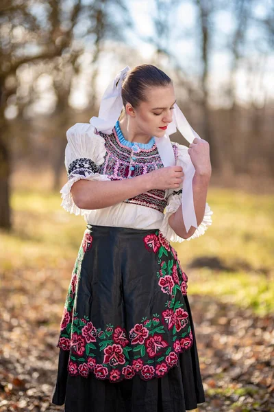 Folklore Eslovaco Chica Folklórica Eslovaca —  Fotos de Stock