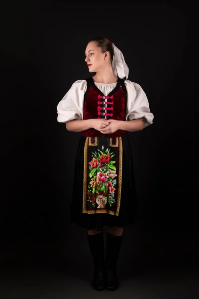 スロバキアの民間伝承 スロバキア人の女の子 — ストック写真