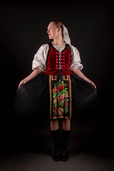 スロバキアの民間伝承 スロバキア人の女の子 — ストック写真