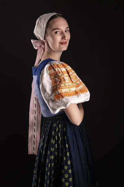 Hermosa Chica Vestido Tradicional Eslovaco — Foto de Stock