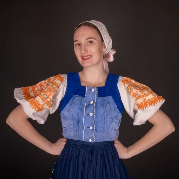 Belle Fille Robe Traditionnelle Slovaque — Photo
