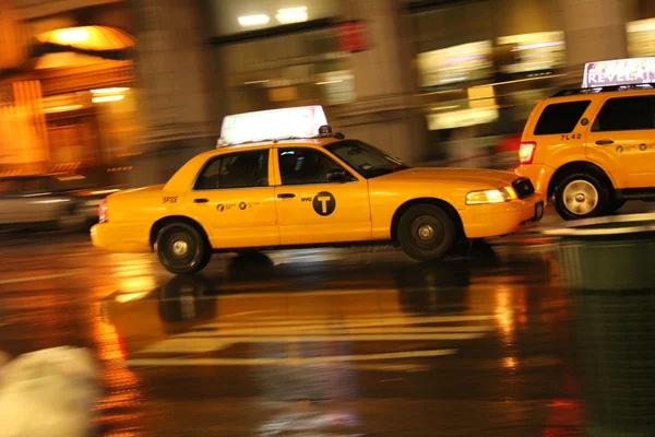 Moving taxi cab in NYC streets — Stock Photo, Image