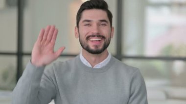 El sallayan genç adamın portresi, hoş geldiniz.