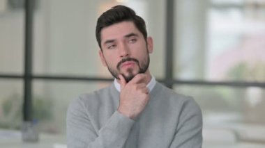 Düşünen Genç Adamın Portresi