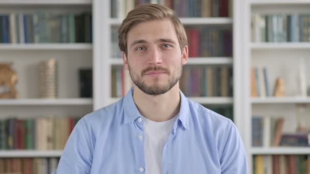 Portrait of Man Waving, Welcoming GEsture — Stock Video