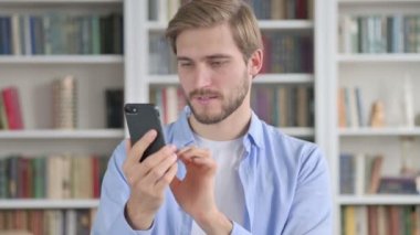 Smartphone 'da Kutlanan Adam Portresi