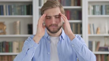 Baş ağrısı olan adamın portresi