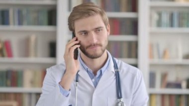 Smartphone 'da Konuşan Doktorun Portresi