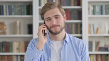 Smartphone 'da Konuşan Adamın Portresi