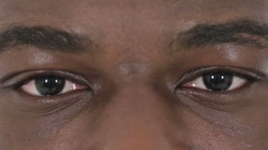 Afrikalı Adam 'ın Göz Kırpan Gözleri